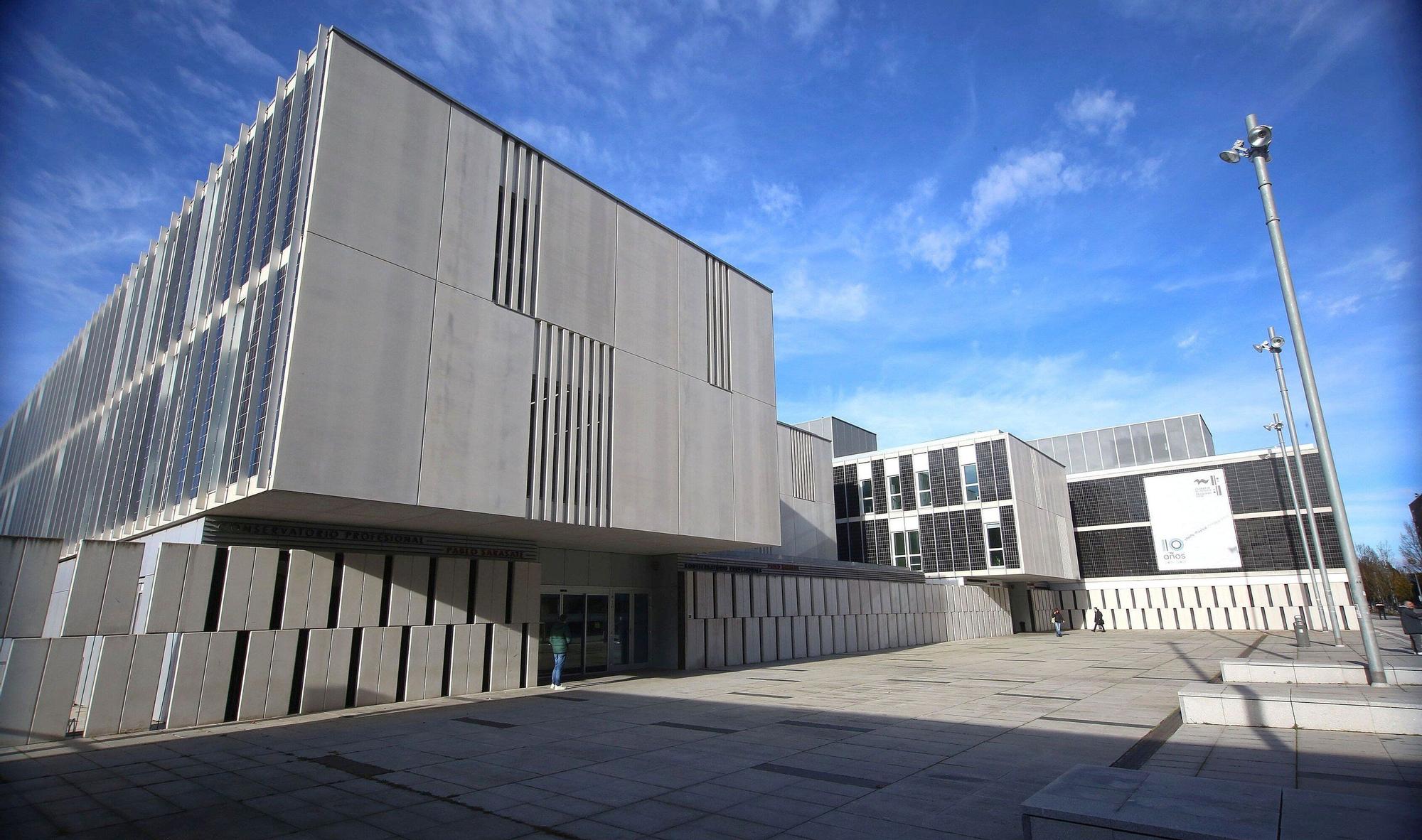Fotos del exterior del Conservatorio Superior de Música de Navarra