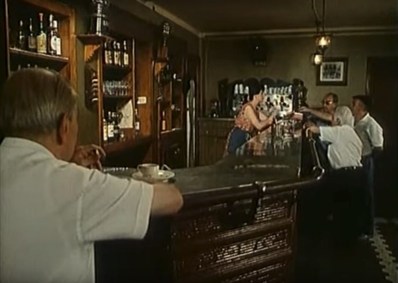 La barra del Isabel, en una escena de la película.