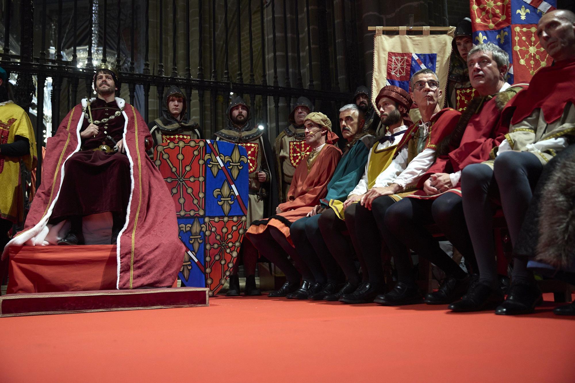 Fotos de la ceremonia de coronación de Carlos III, rey que unificó los tres burgos de Pamplona