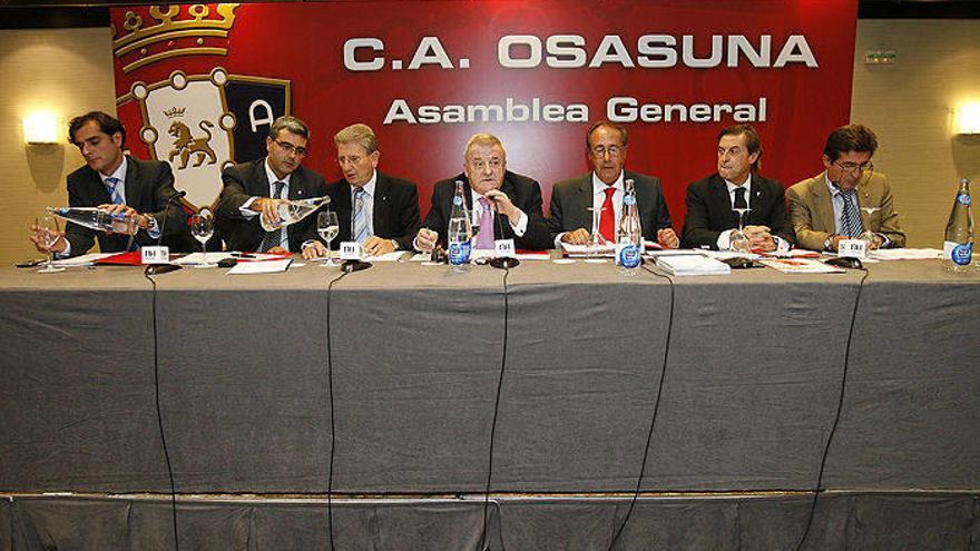 Gómez, Sanciñena, Pascual, Izco, Vizcay, Archanco y Purroy, en la última Asamblea del club.
