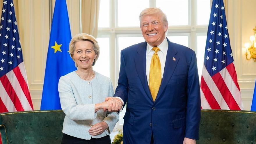 Trump ensalza el &quot;mayor acuerdo nunca hecho&quot; tras comprometer a la UE a inversiones y compras armamentísticas