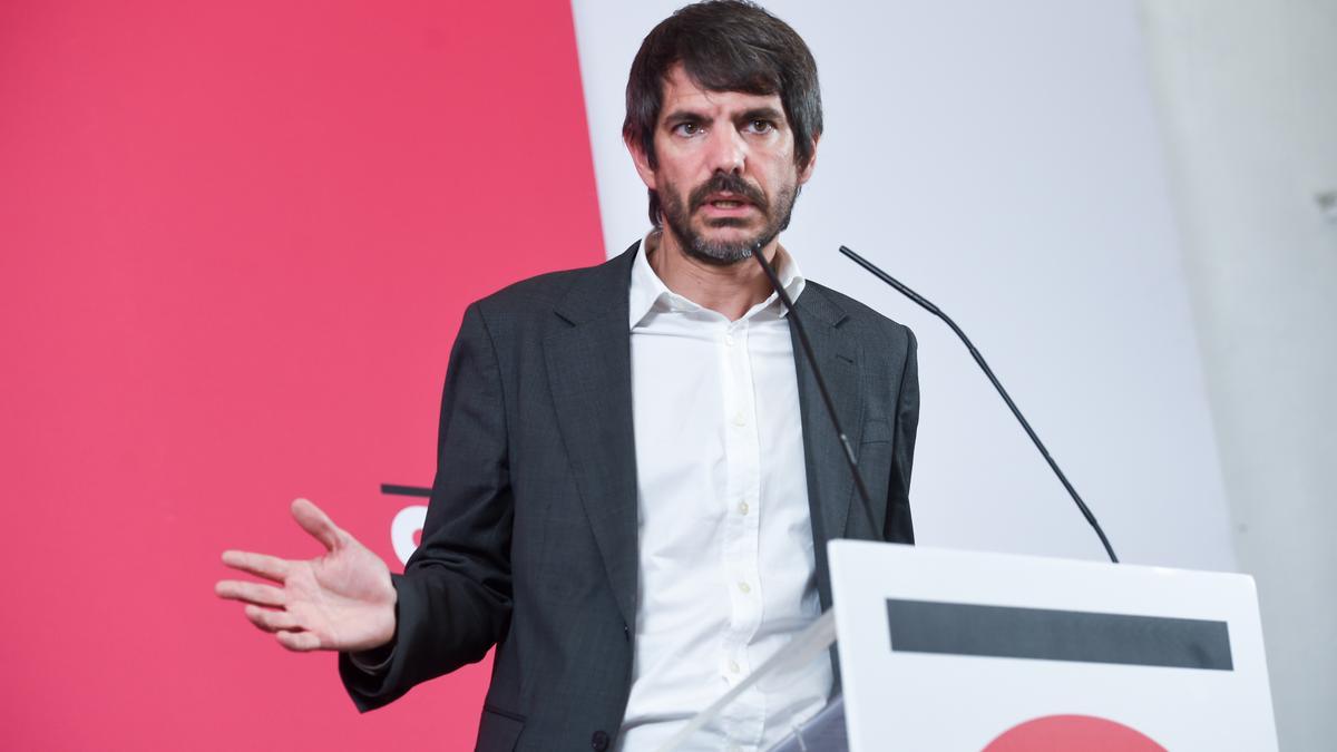 El ministro de Cultura, Ernest Urtasun, durante una rueda de prensa de Sumar
