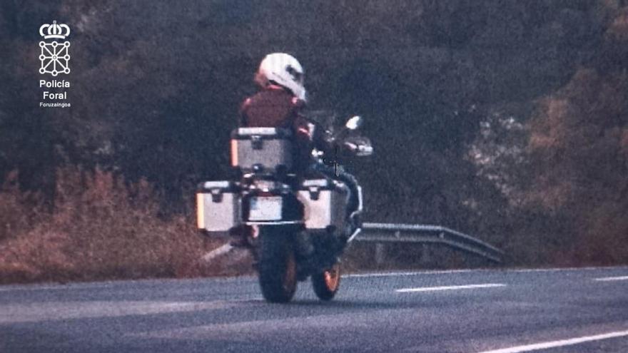 El radar &#039;caza&#039; a un motorista a 181 km/h en la N-121 en Bardenas, limitada a 90