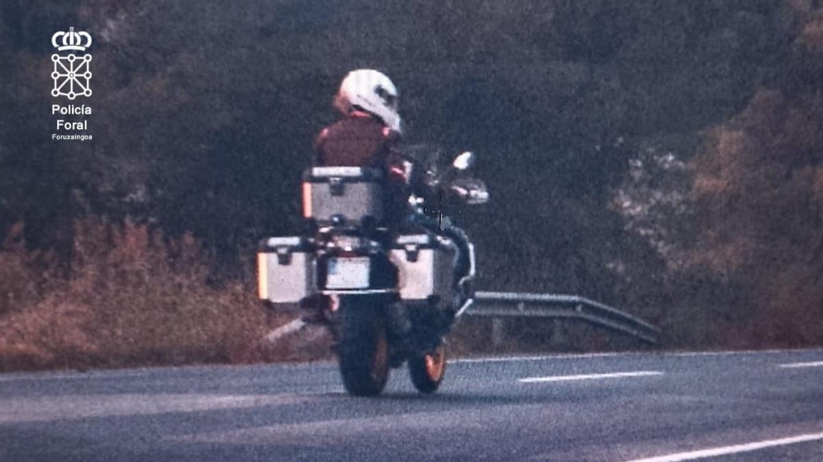 Motorista en el momento de ser captado por el radar en la N-121.