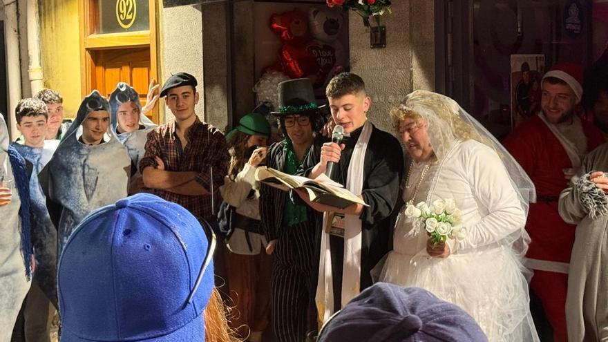 "Amuteko Damie" y "Mendi erromeria Azkoitian" triunfan en el Concurso de Disfraces de Carnaval de Azkoitia