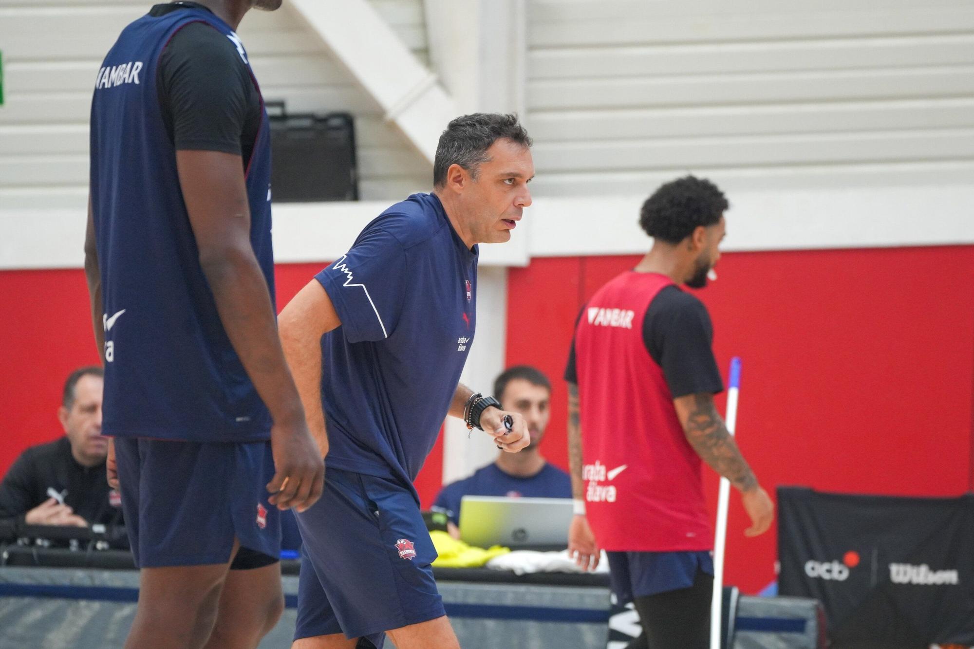 En imágenes: Así entrena el Baskonia bajo las órdenes de Galbiati