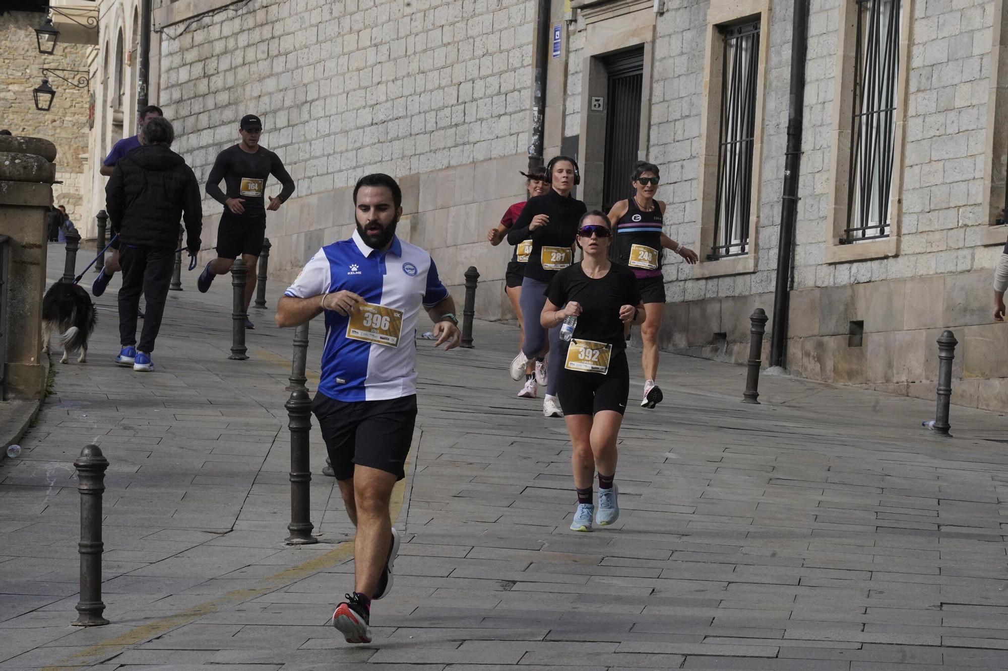 En imágenes: Miles de personas conquistan la Almendra de Gasteiz