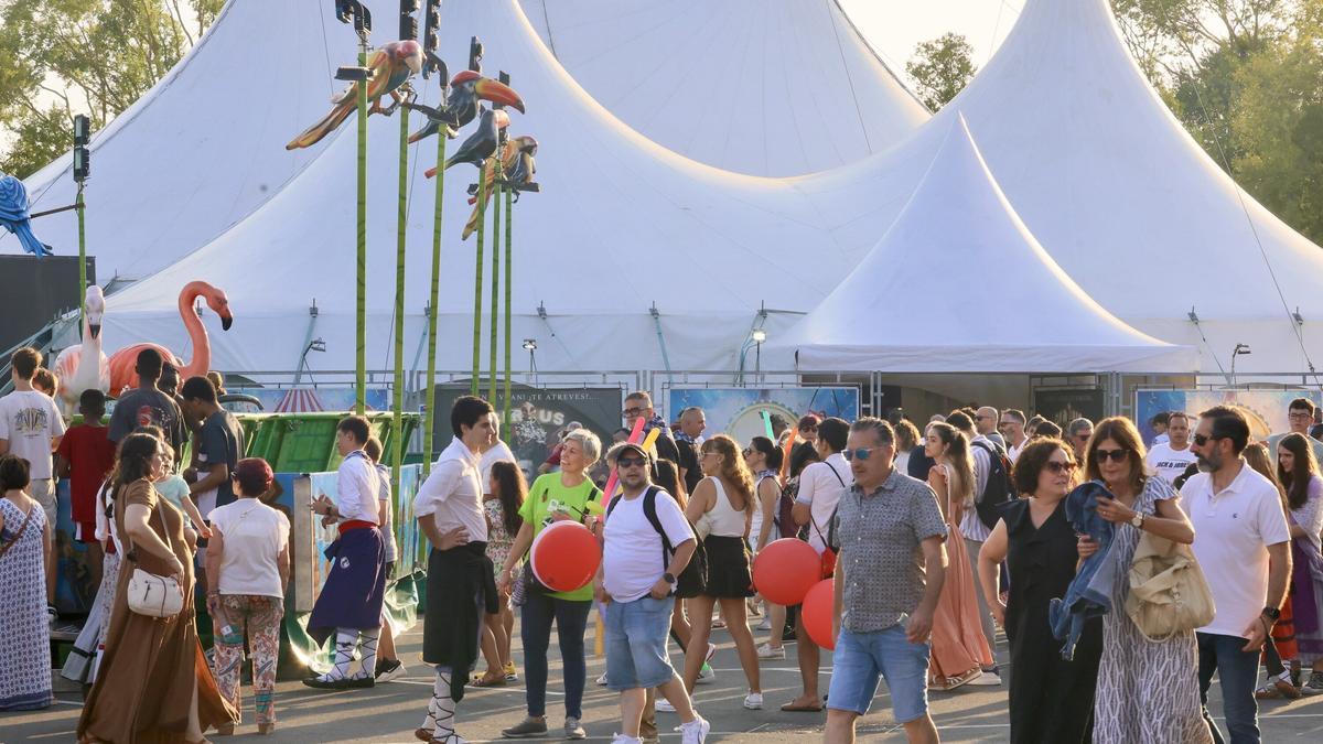 En imágenes: Las barracas llenan de luz y de color La Blanca