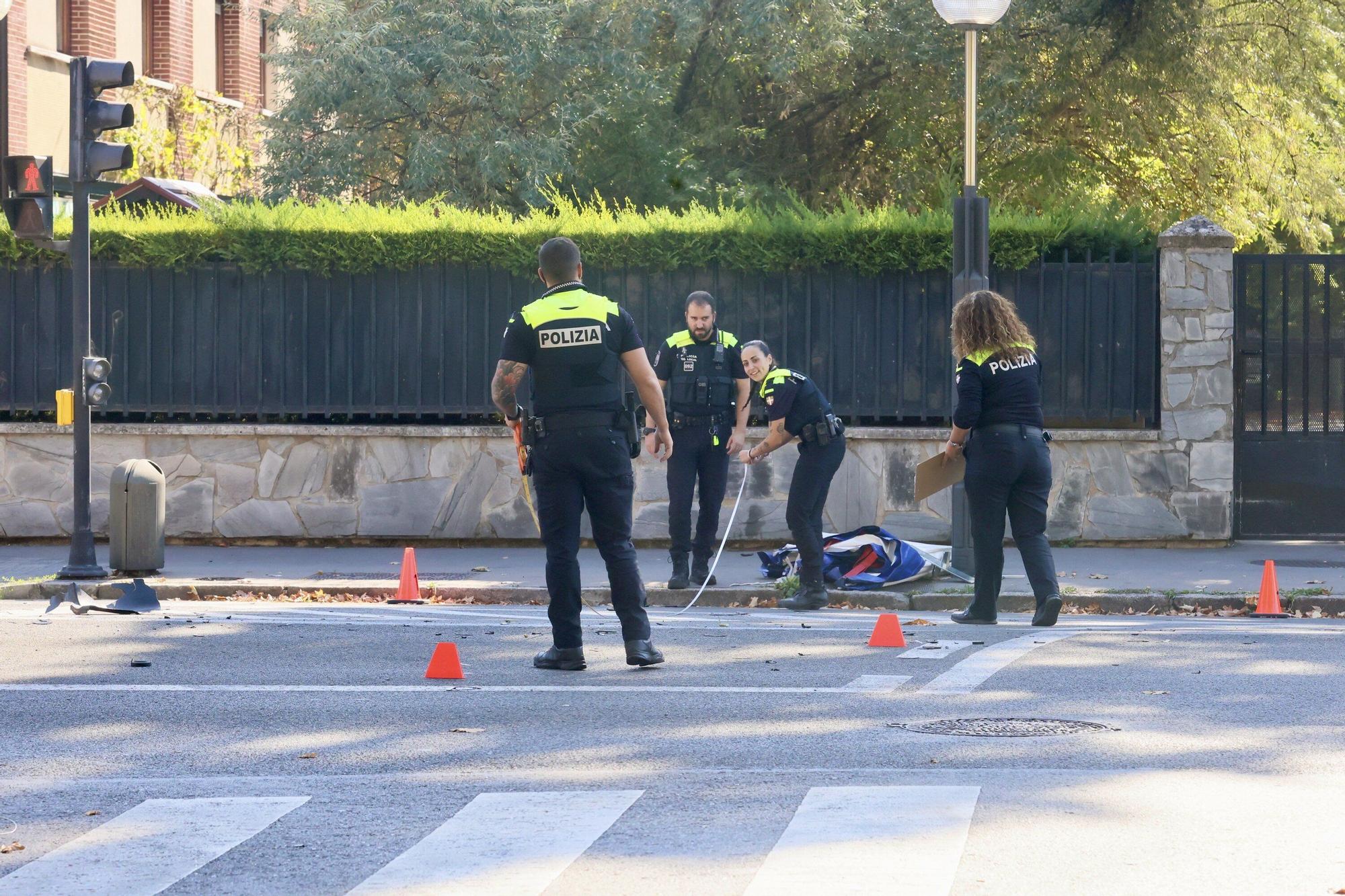 Un coche de la Policía Local se empotra contra un autobús