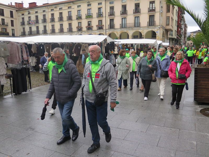 La marcha contra el cáncer de Urretxu y Zumarraga, en imágenes