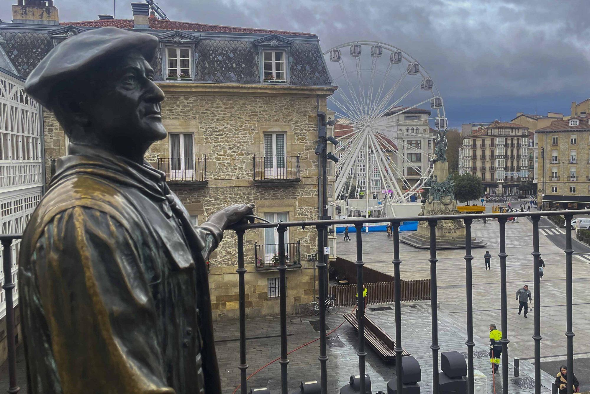 Una noria gigante en la plza de la Virgen Blanca es el principal reclamos navideño de este año en Vitoria