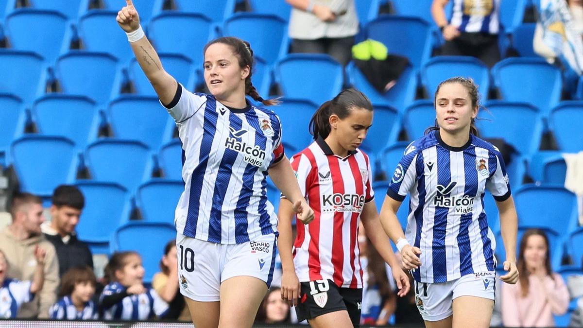 Nerea Eizagirre celebra el gol, de penalti, que ha significado el empate ante el Athletic.
