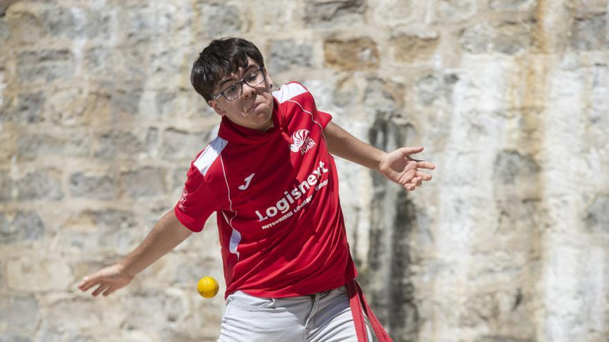 Seis de cada diez jóvenes creen que la pelota vasca es el deporte que mejor representa a Navarra