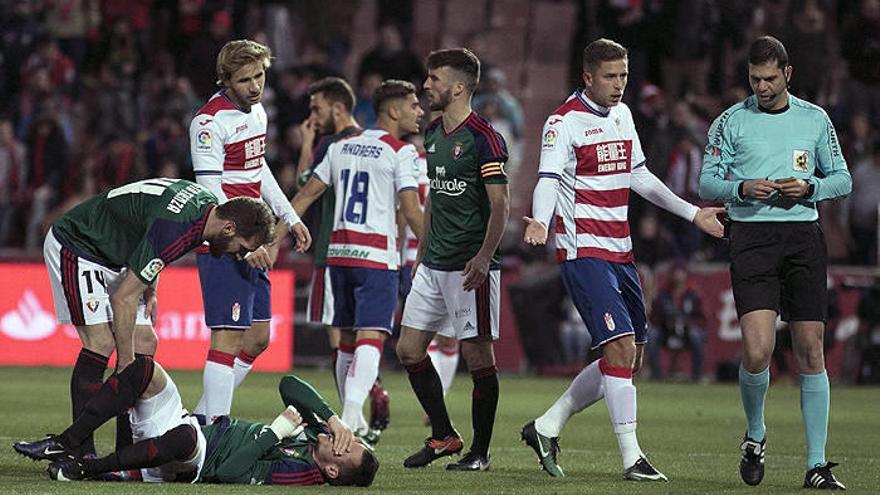 Dos expulsados en el Granada en un partido bronco
