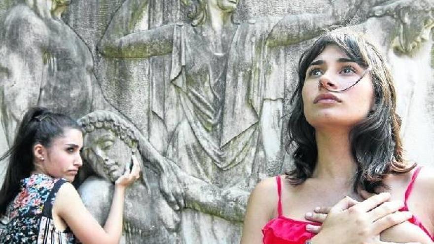 Las jóvenes actrices todavía no se hacen a la idea de lo que han conseguido con la obra de teatro &#039;Pater Matris&#039;.