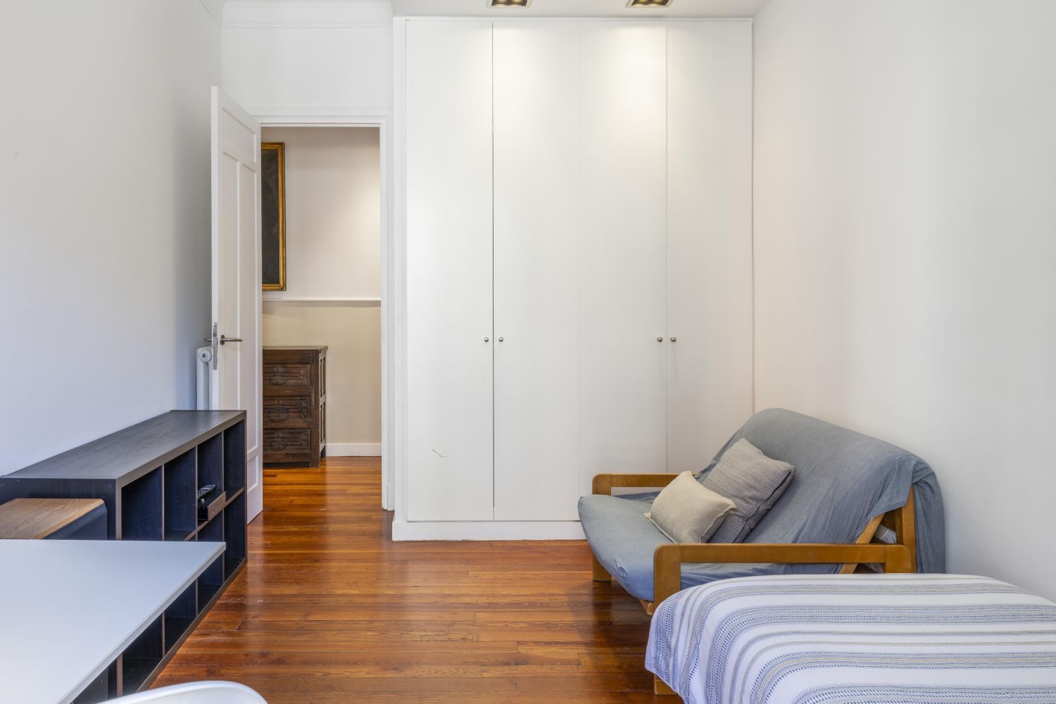 Magnífica propiedad en venta ubicada en un edificio señorial, situada en una de las zonas más elegantes del céntrico barrio de Gros