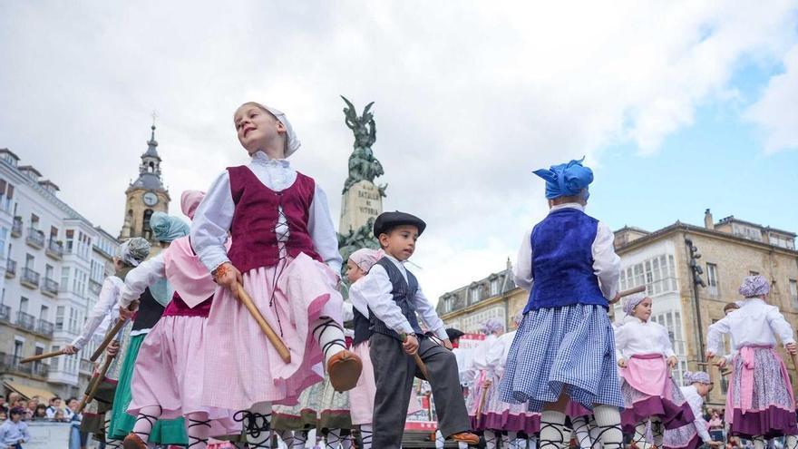 Más de 200 jóvenes dantzaris toman Vitoria este sábado
