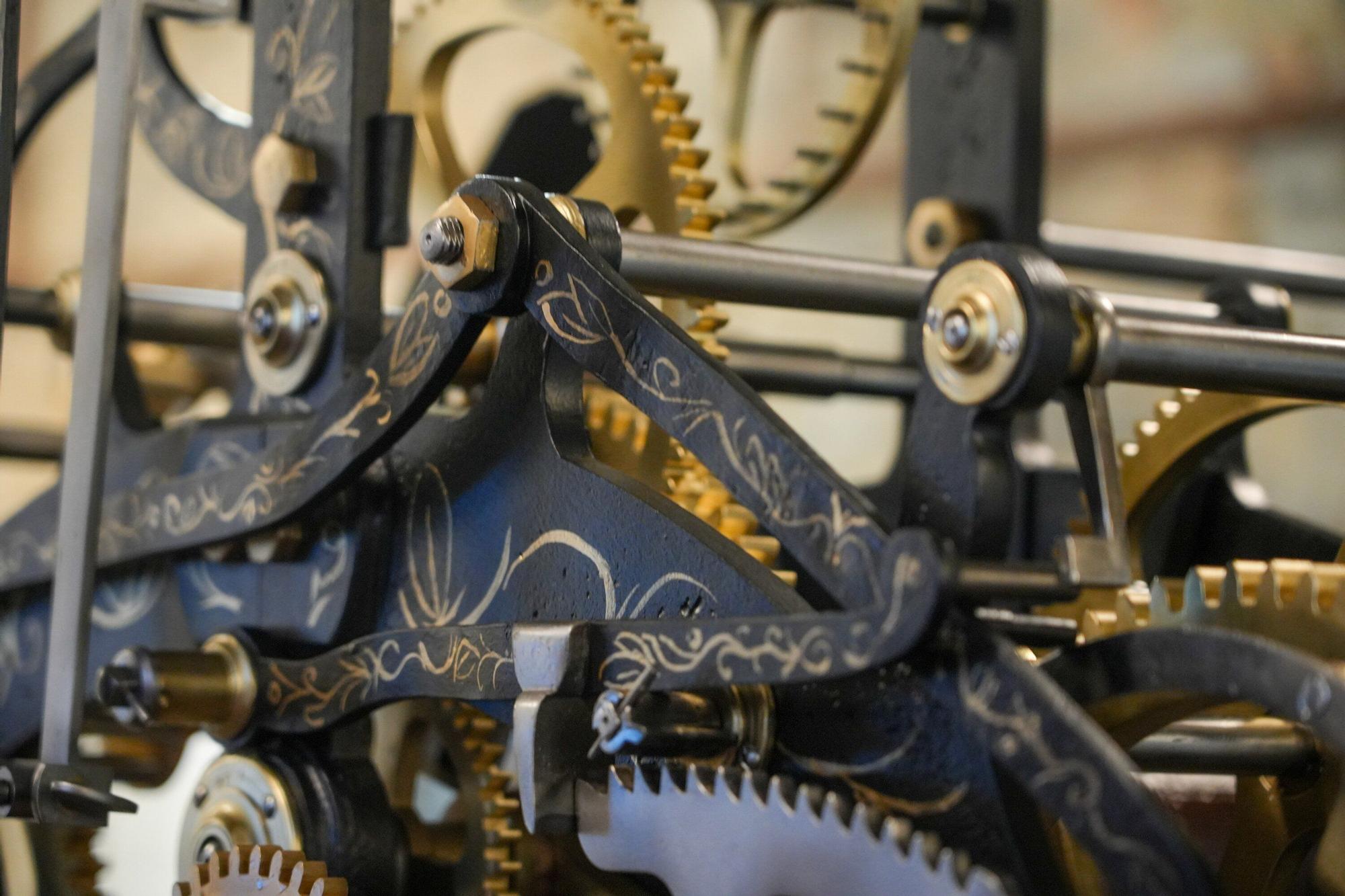 En imágenes: Exposición de la maquinaria del reloj de la torre de San Miguel