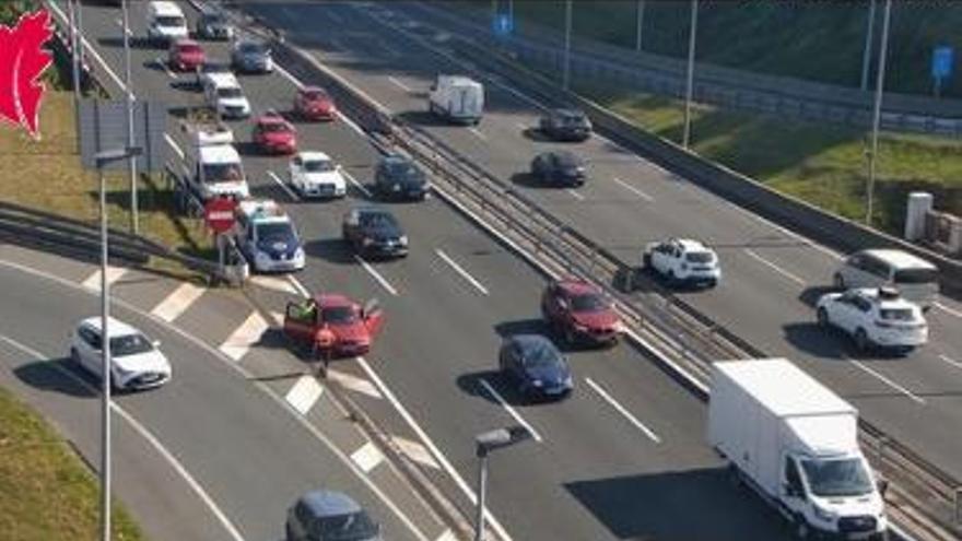Retenciones en el Txorierri dirección Bilbao por un accidente de tráfico