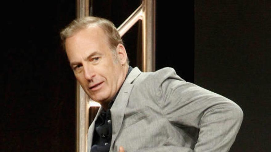 Bob Odenkirk enseña el culo.