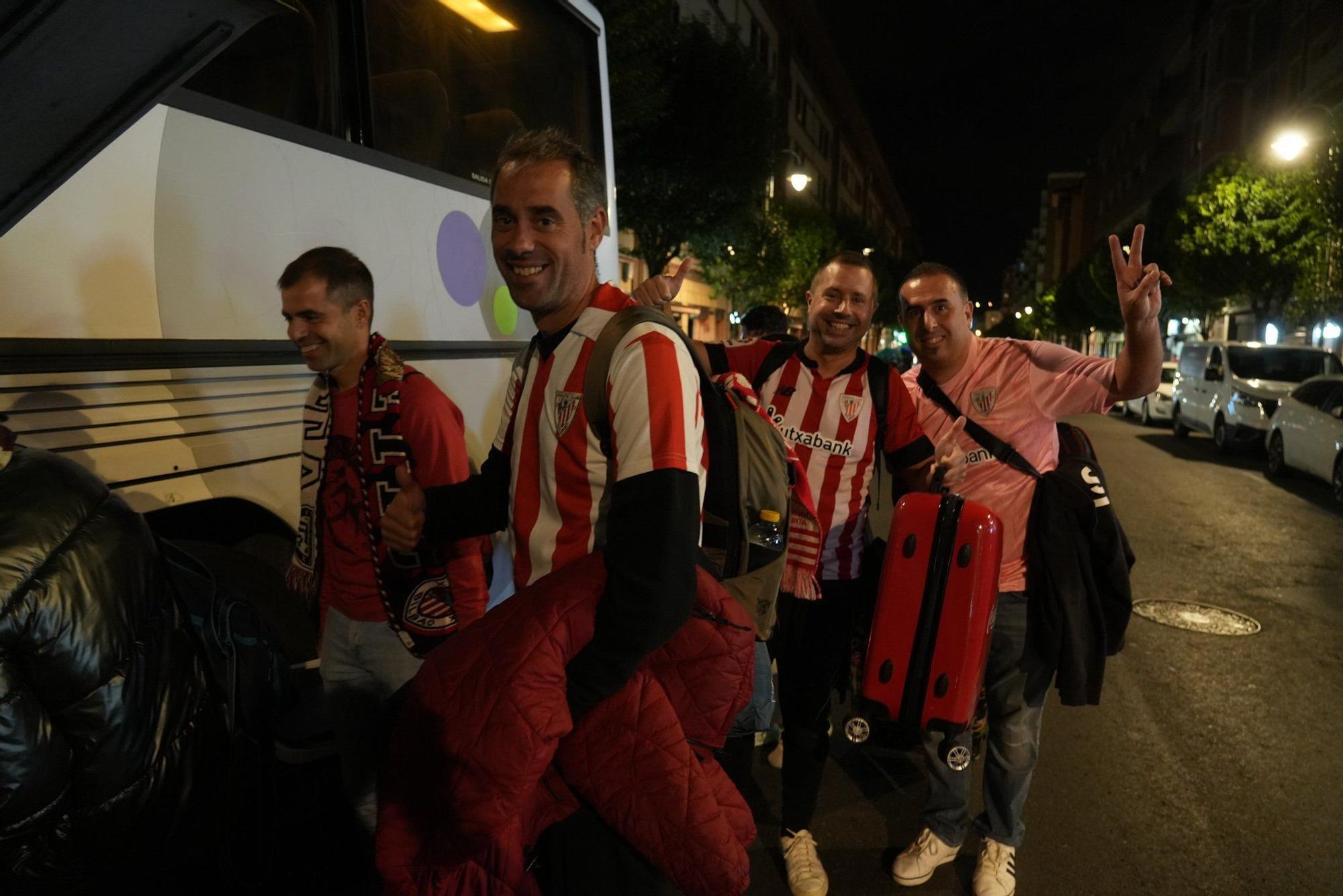 En imágenes: la Peña Deusto del Athletic pone rumbo a Dortmund
