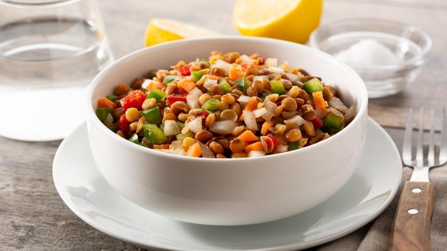 Menú de fin de semana: ensalada de lentejas, albóndigas de merluza y mousse de plátano