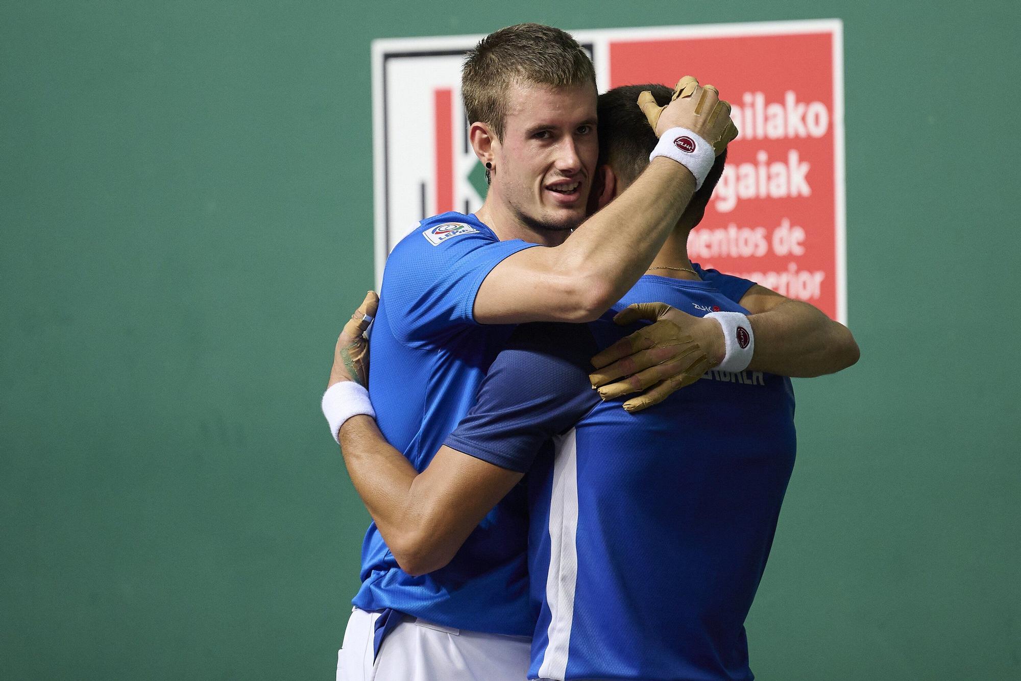 Javier Zabala y Jon Mariezkurrena, campeones del Masters CaixaBank ante Altuna III e Imaz en el Navarra Arena.