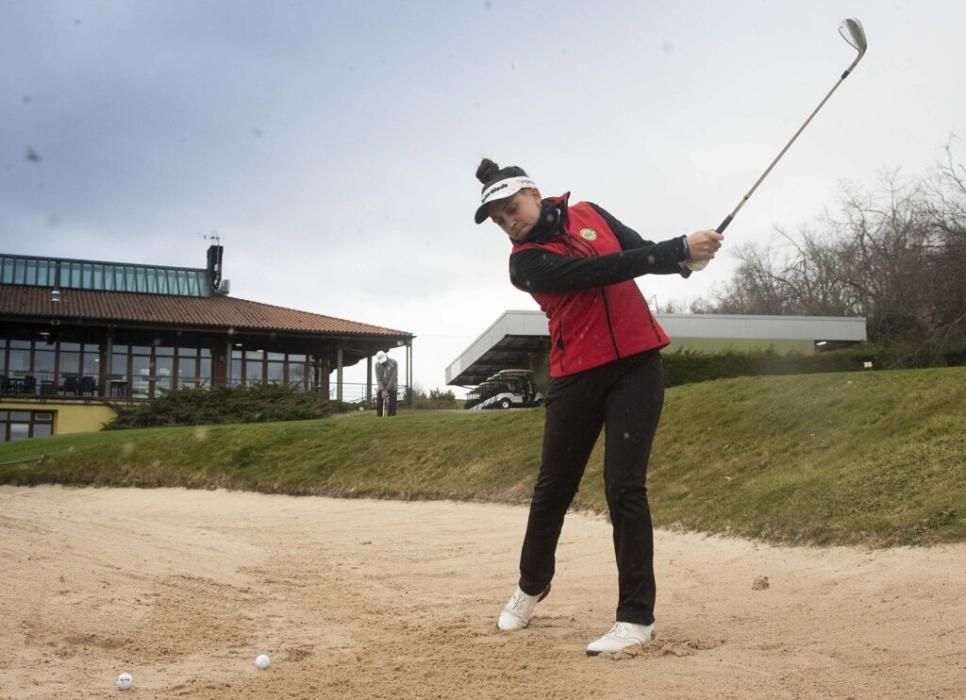 Amaia Latorre, la pionera del golf alavés