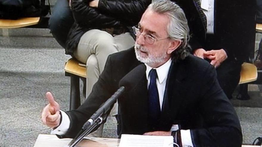Imagen del monitor de la sala de prensa de la Audiencia Nacional en San Fernando de Henares del presunto cabecilla de la trama Gürtel, Francisco Correa