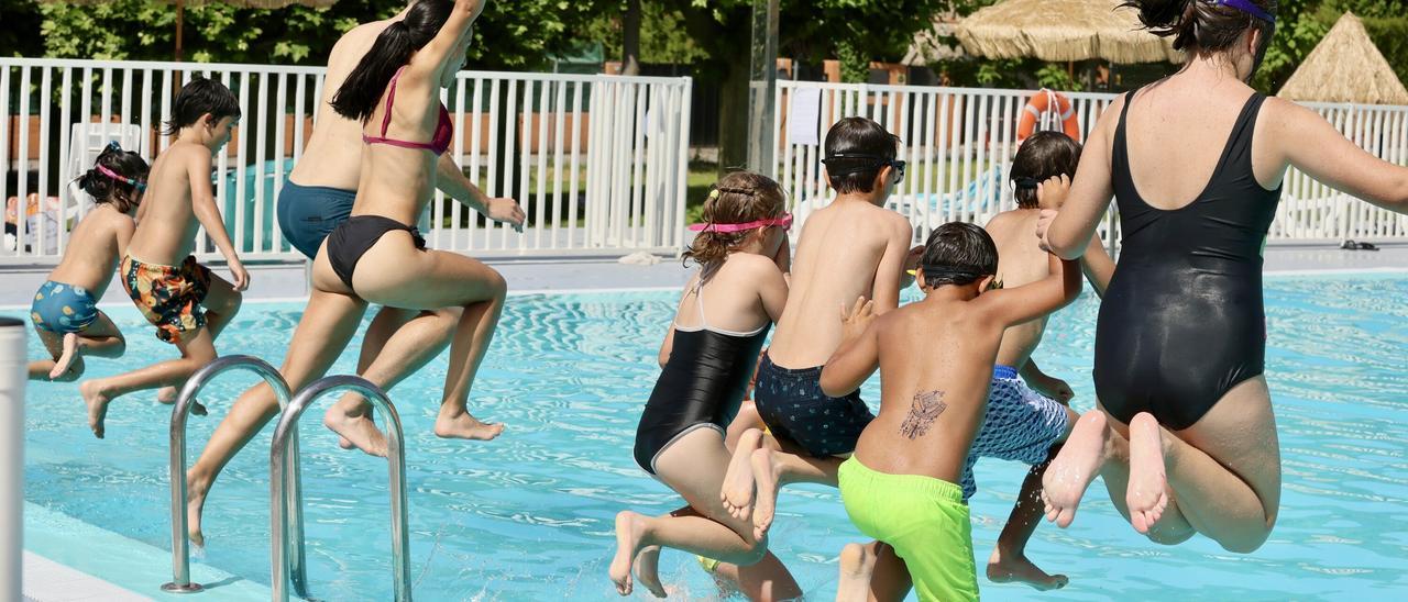 En imágenes: Los alaveses hacen frente al calor en Vitoria y Nanclares