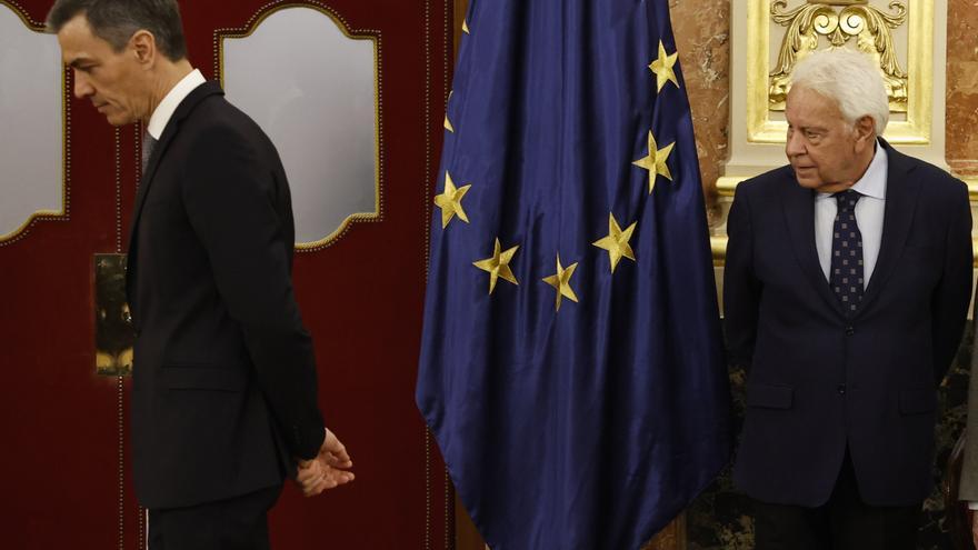 Los lobos cuidan de los corderos con burka