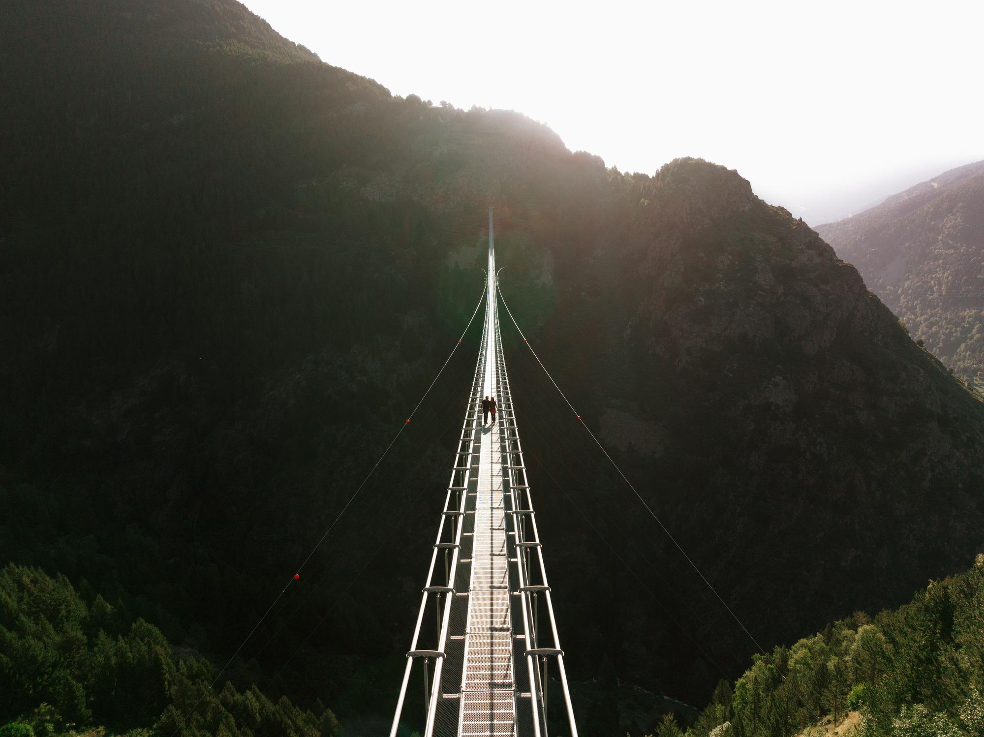 Panorámica del Puente tibetano que se encuentra al final del camino de la Armiana.