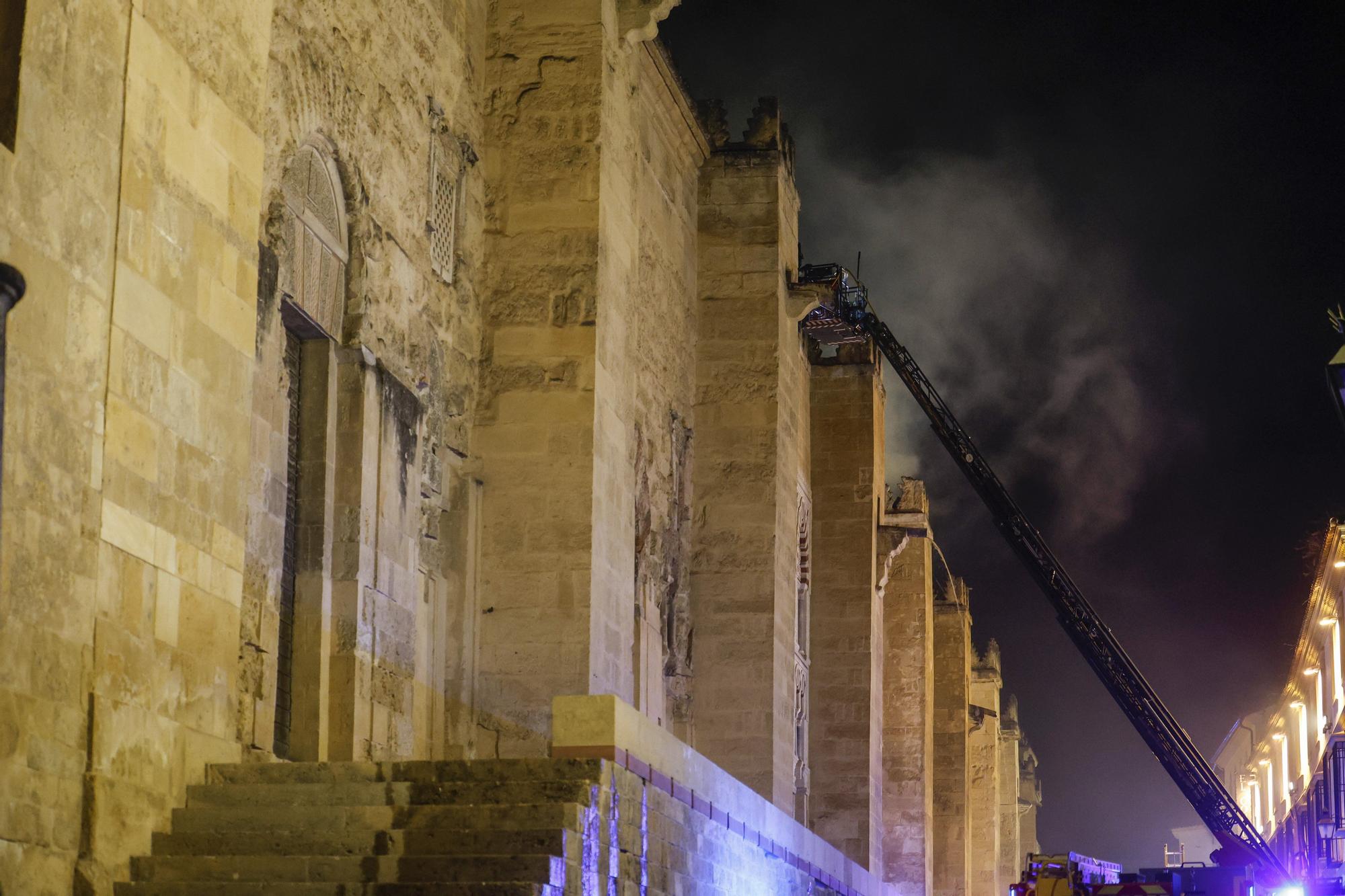 Extinguido completamente el incendio de la Mezquita de Córdoba, que abrirá este sábado
