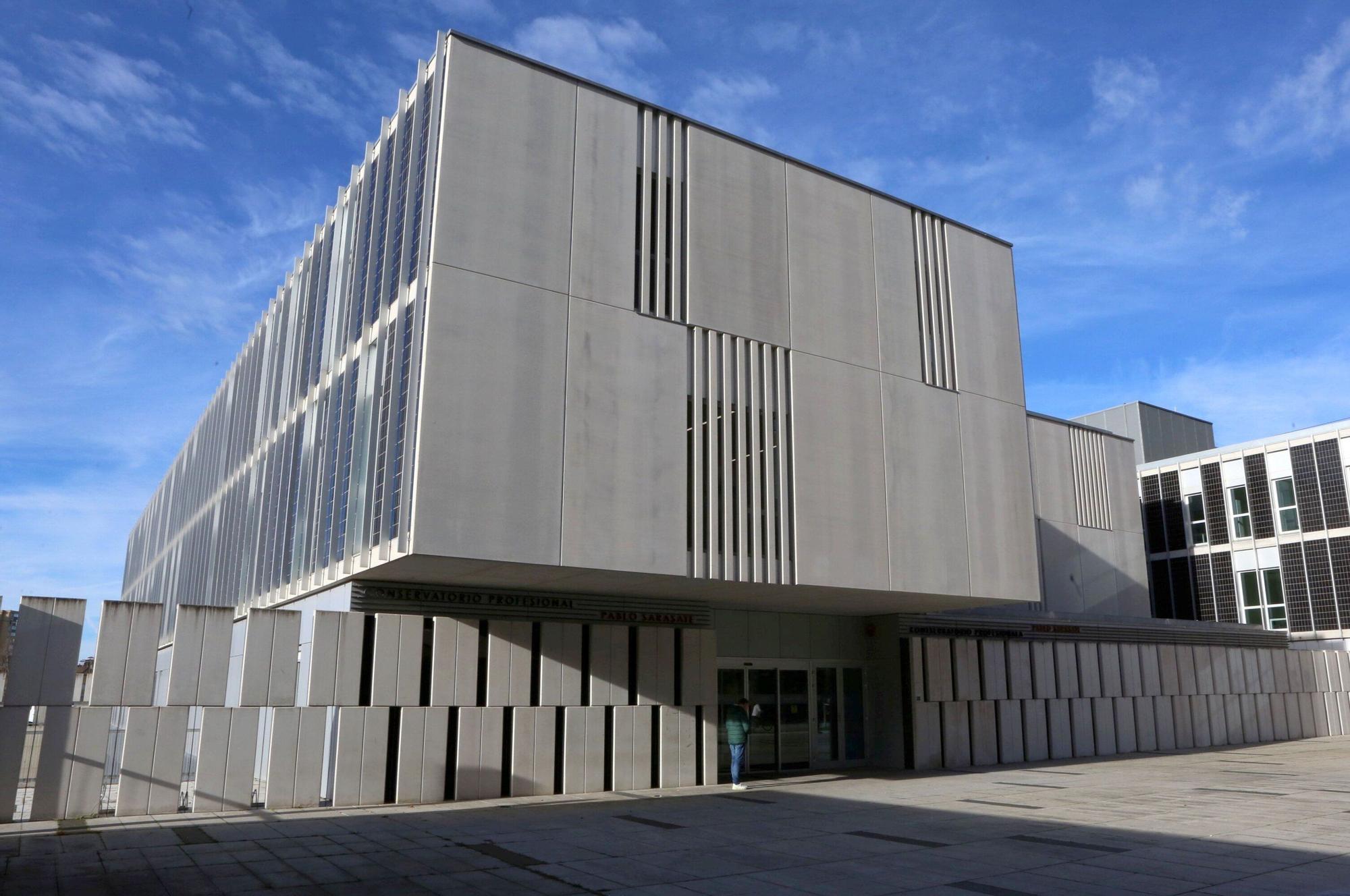 Fotos del exterior del Conservatorio Superior de Música de Navarra