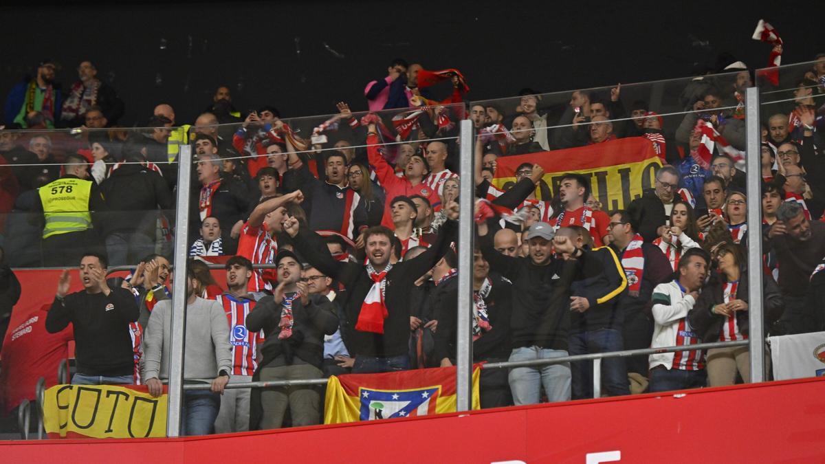 Aficionados del Atlético en San Mamés