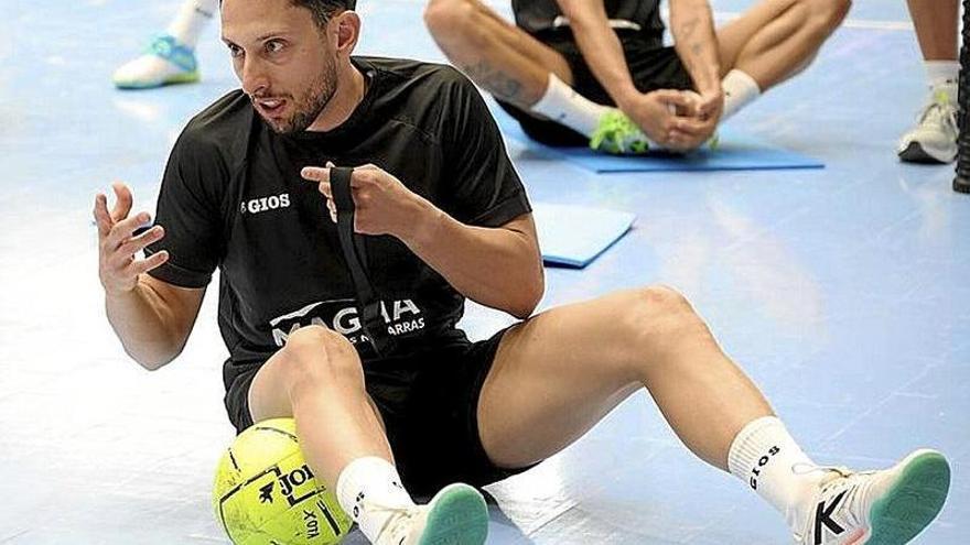 Linhares sufre un esguince de rodilla