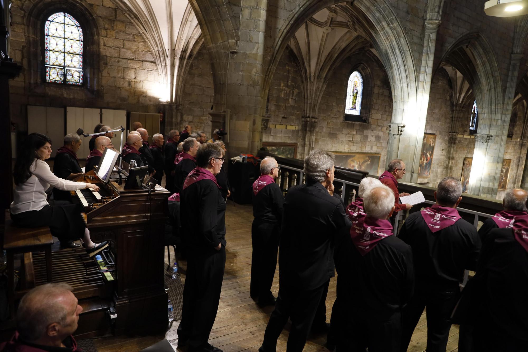En imágenes: Una popular misa celebra los 125 años de la coronación de la Virgen de Begoña
