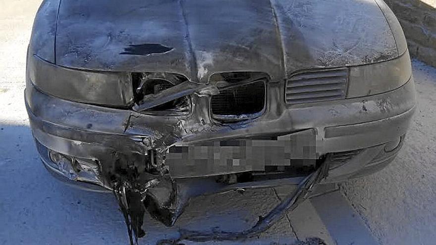 Denuncian el incendio intencionado de un coche en Oteiza