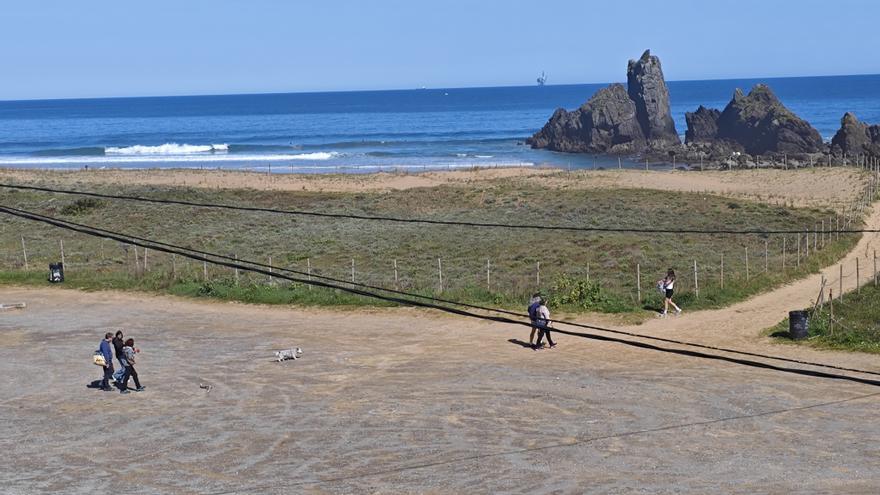 Movilizaciones contra el proyecto de regeneración dunar en la playa de Laga