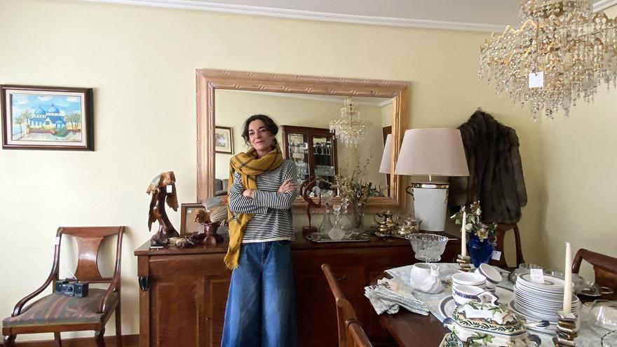 Mercadillo de segunda mano en una vivienda del barrio de Azpilagaña