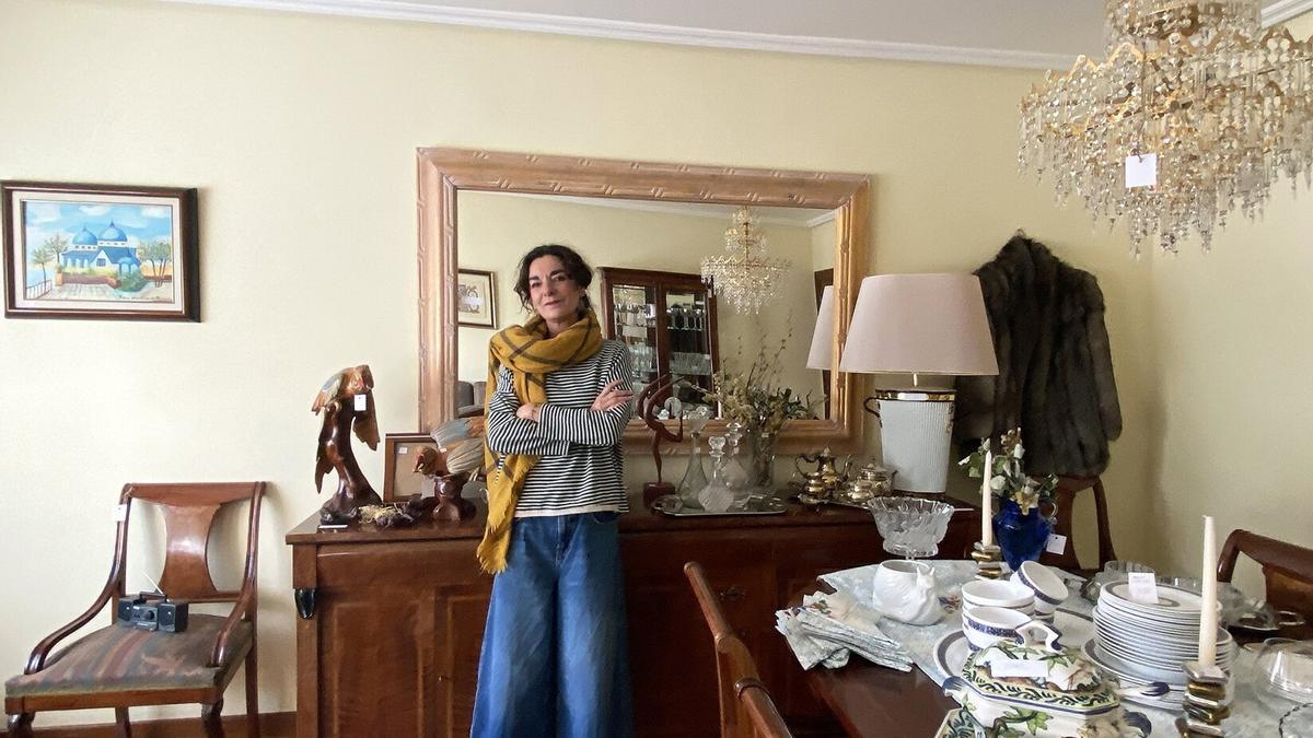 Ana Alonso, impulsora del mercadillo, en el interior de la vivienda.