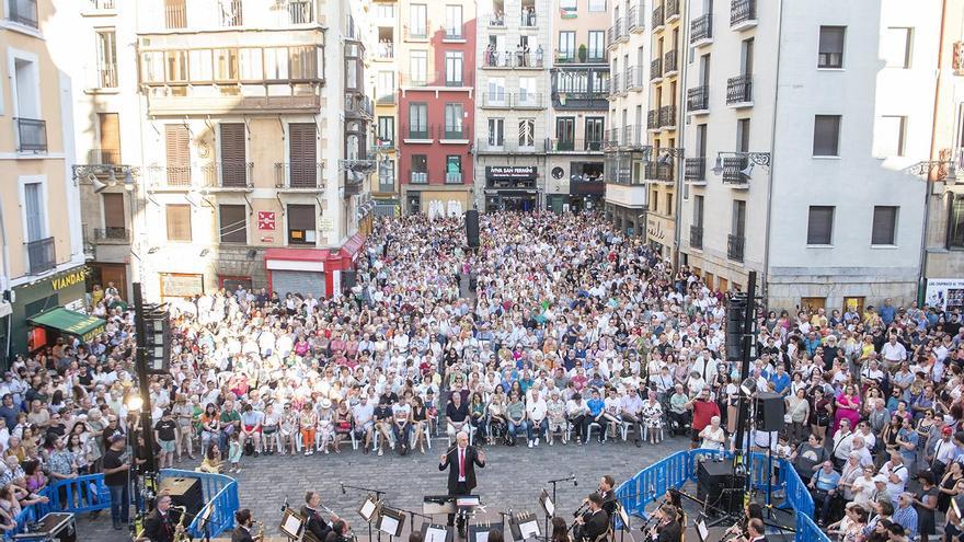 La Pamplonesa anuncia la llegada de San Fermín con su tracional concierto