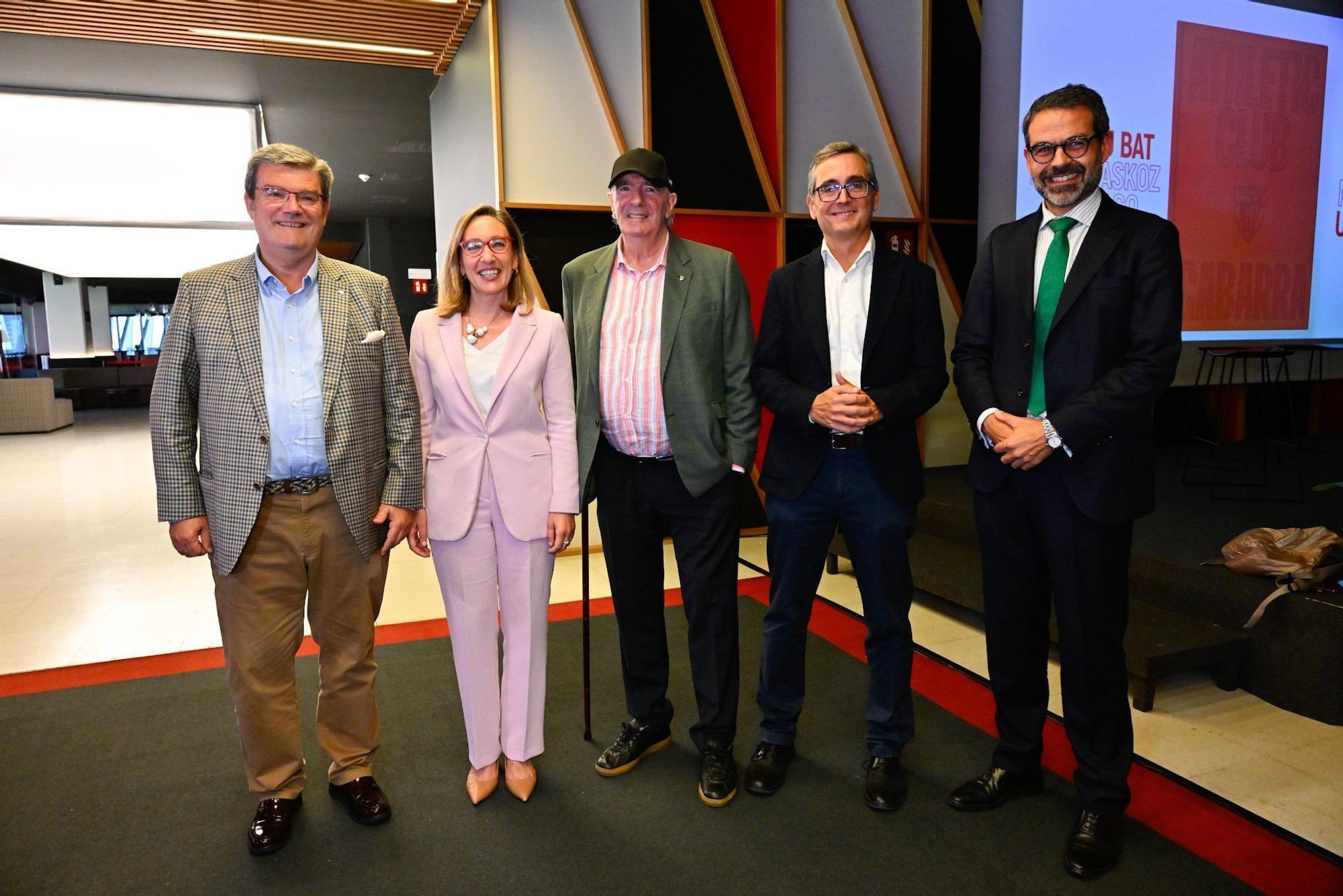 El alcalde de Bilbao, Juan Mari Aburto; la concejala Itxaso Erroteta; José Ángel Iribar; el directivo del Athletic, Jon Ruigómez y el subdelegado del Gobierno, Carlos G. Buendia.