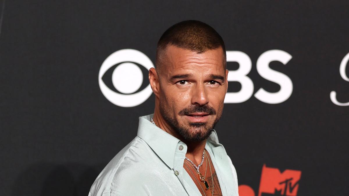 Abrazo Bad Bunny Ricky Martin no pasa desapercibido | Super Bowl