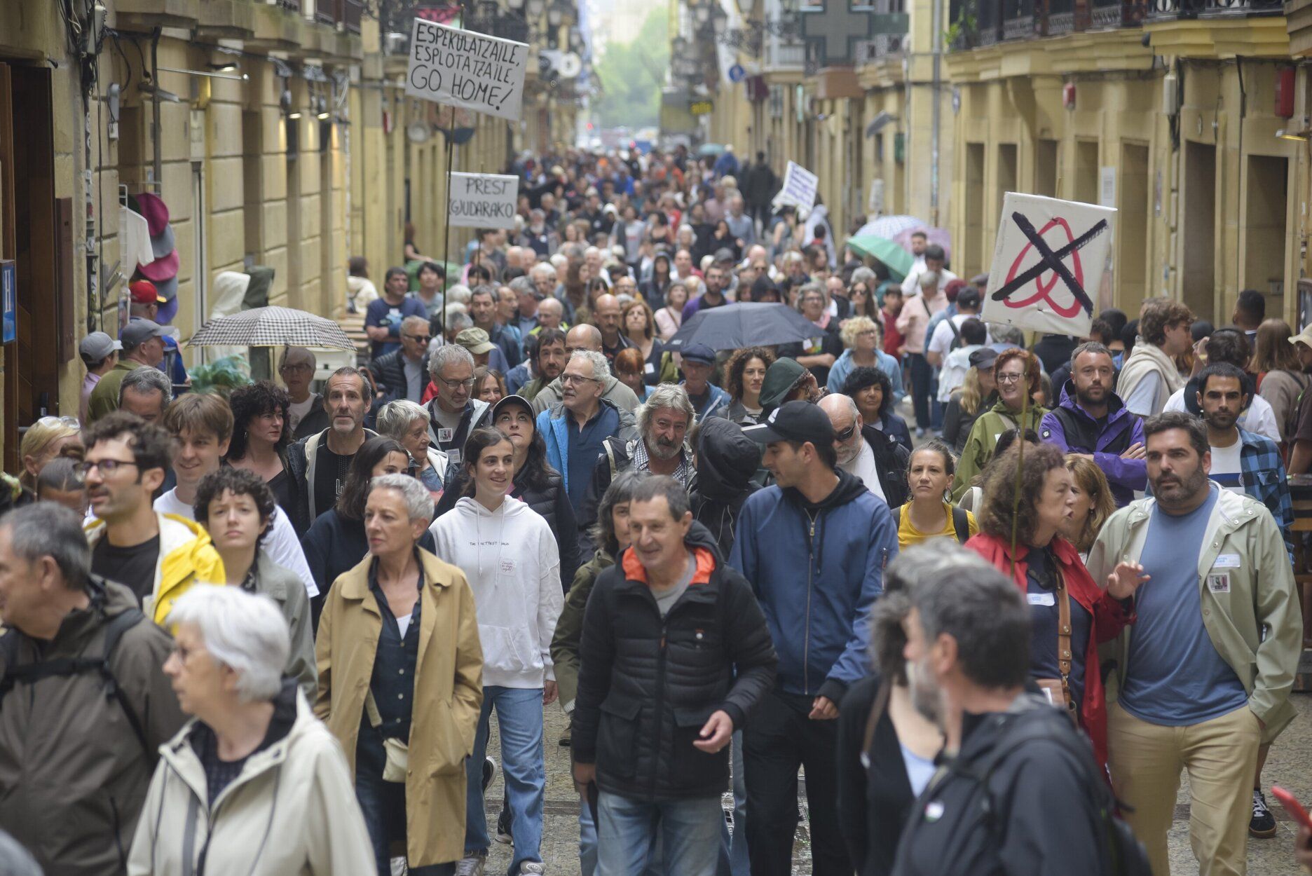 Donostia sale a la calle para protestar en contra de la turistificación