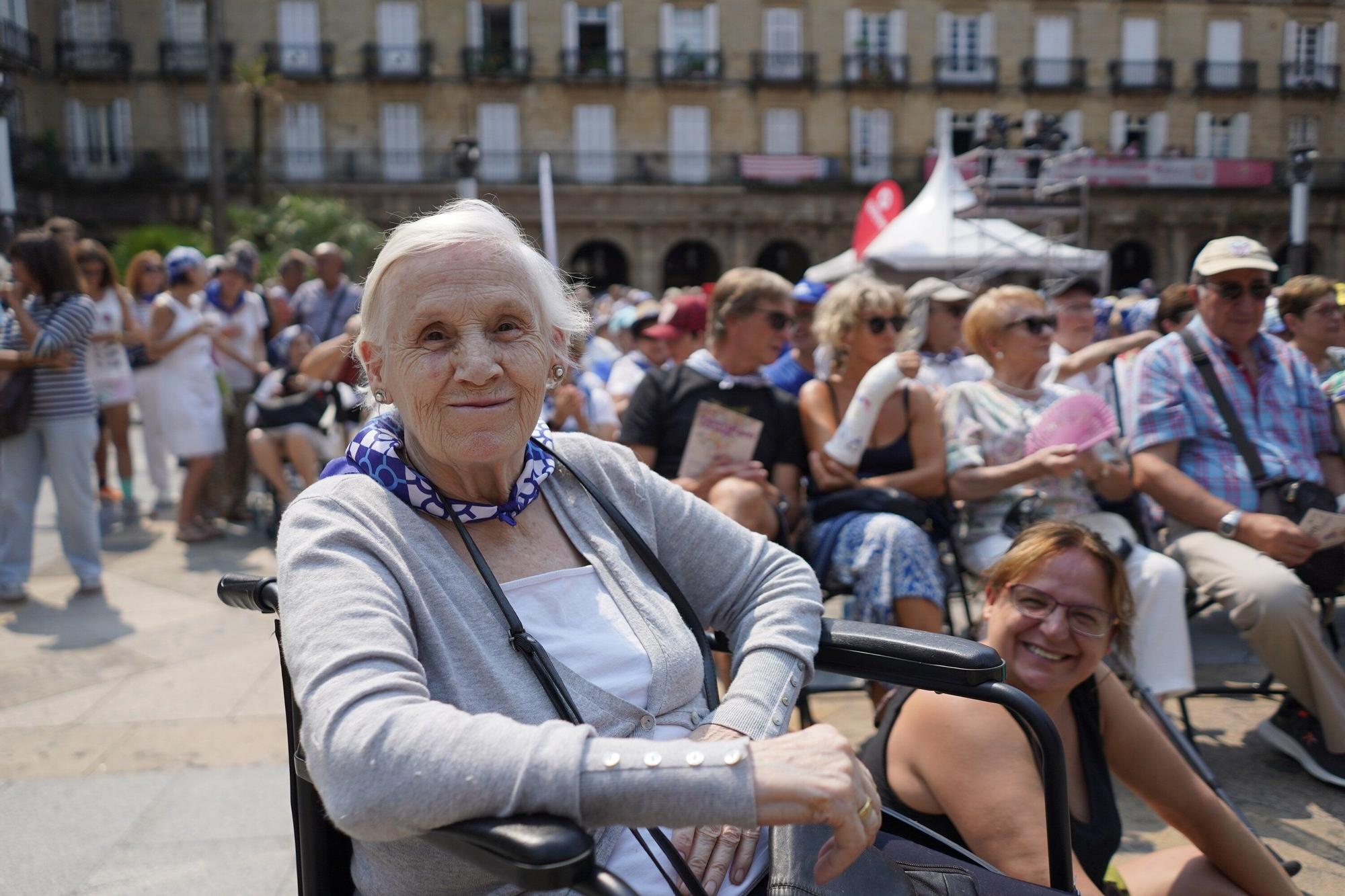 En imágenes: alarde de Txistularis en la Plaza Nueva de Bilbao por Aste Nagusia