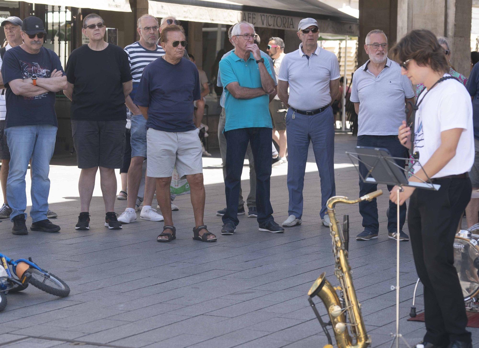 En imágenes: South Side Stompers toma las calles y plazas de Vitoria