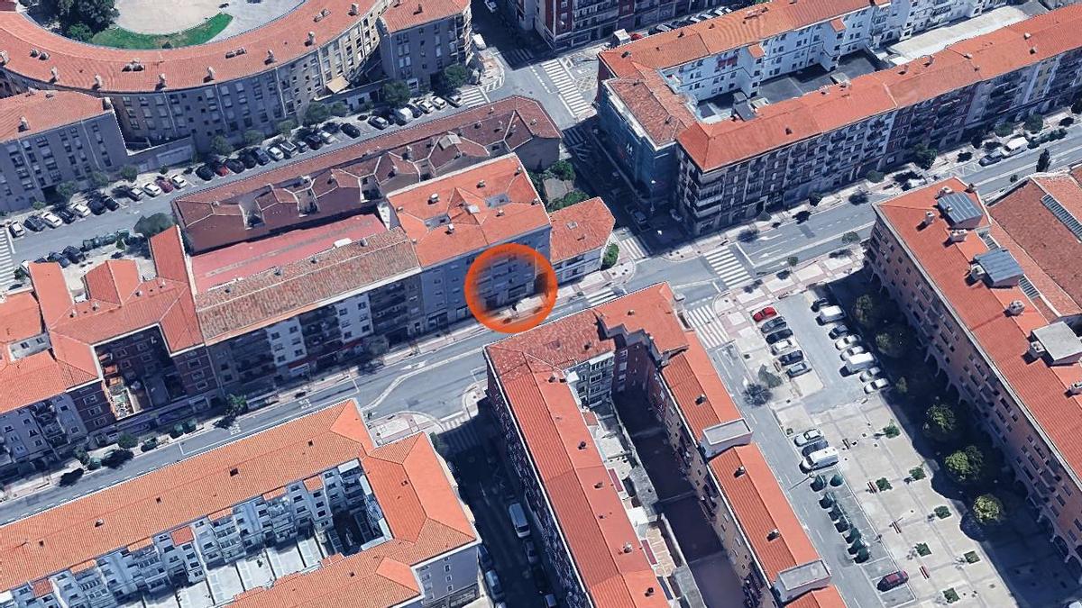 Vista del tramo de la Avenida Marcelo Celayeta que fue acordonado y lugar del origen del incendio.