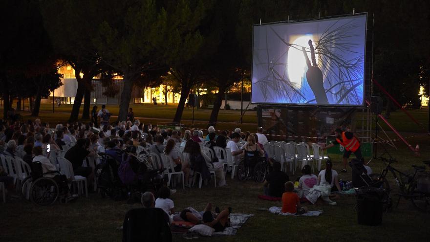 Cine, un antídoto contra las noches de calor