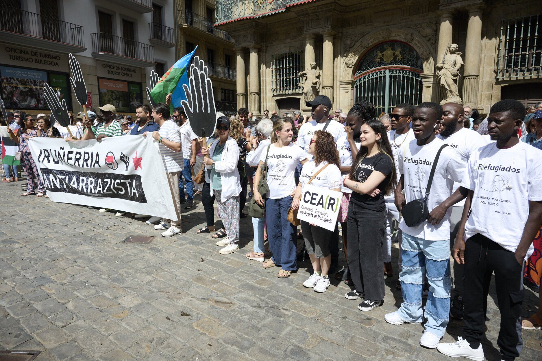 Imágenes de la concentración de colectivos sociales en Pamplona contra a violencia racista en Torre Pacheco
